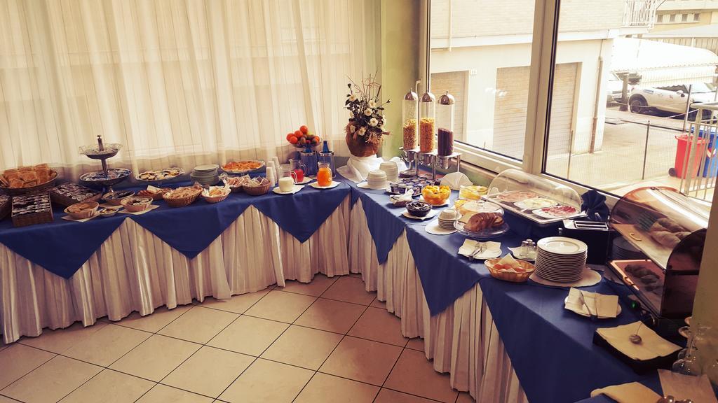 Hotel Gala Pesaro Exteriör bild
