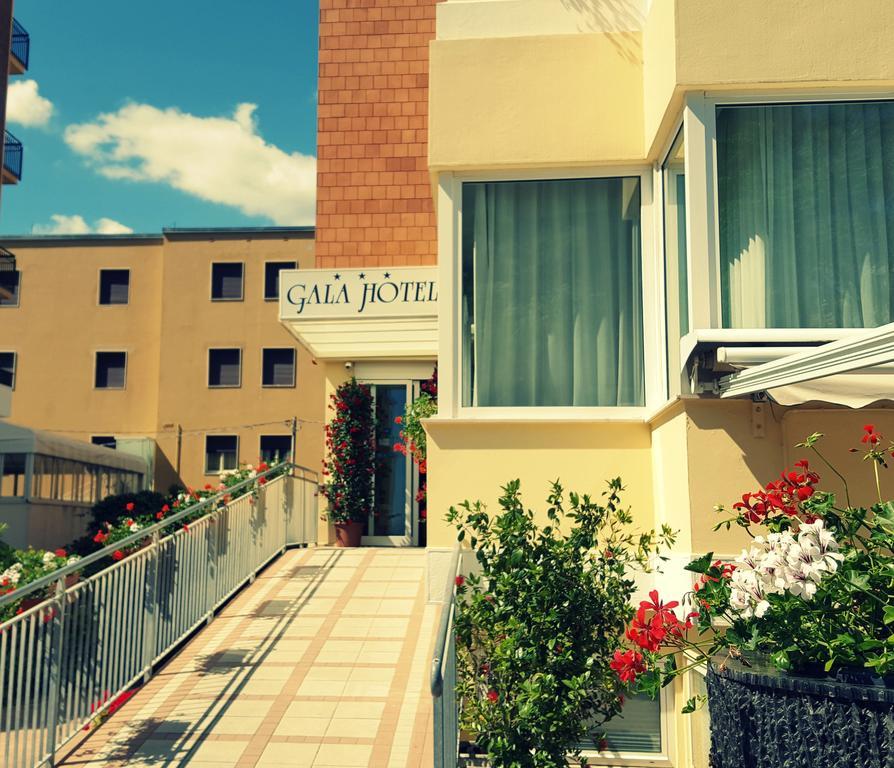 Hotel Gala Pesaro Exteriör bild
