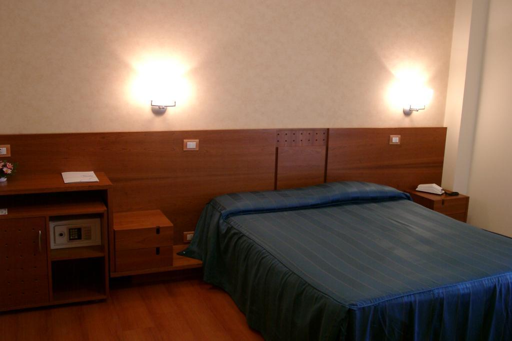 Hotel Gala Pesaro Exteriör bild